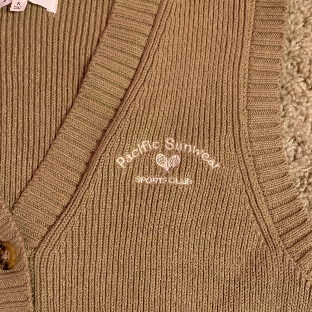 PacSun Women’s Pacific Sunwear Tan Knit Button Vest Small - Picture 4 of 10